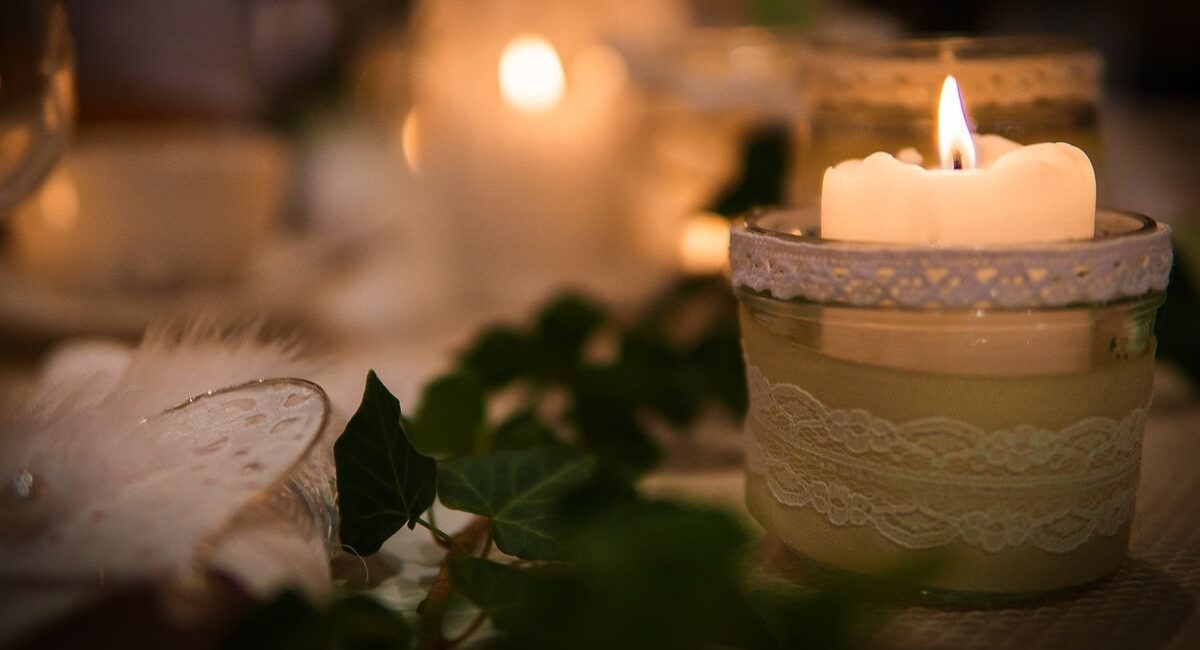 Wedding Loans | wedding table winter decorations